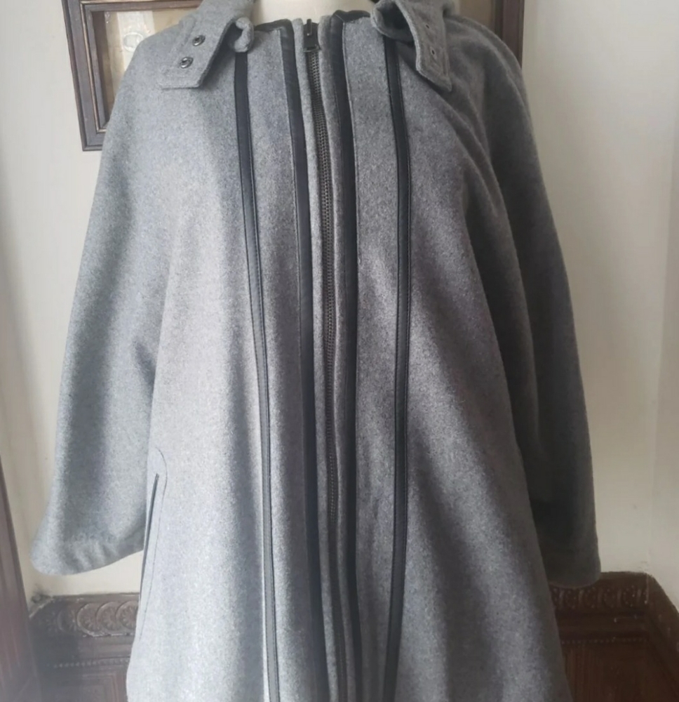 BANANA REPUBLIC Gray Wool Hooded Poncho size LP